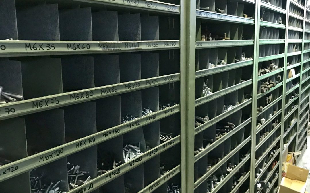 FERRO, INOX , ALLUMINIO E PLASTICA , BULLONERIA VARIA